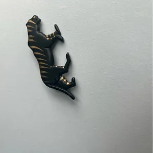 Vintage Tiger Panther Pin Brooch for shirt or scarf. Black Gold thumbnail 6