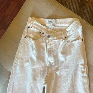 Abercrombie & Fitch '90s Straight Ultra High Rise Jeans - White Size 27/ 4 R thumbnail 5