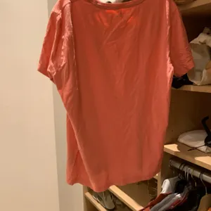 H&M tee shirt thumbnail 2