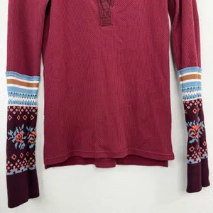 We The Free Top Womens Medium Burgundy Thermal V-Neck Floral Sleeve Long Sleeve thumbnail 3