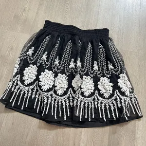 ZARA WOMAN NWOT Embroidered Tulle Skirt black with cream stitching Sz S Pull on thumbnail 1