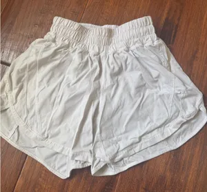 Lululemon Shorts Hotty Hot High-Rise thumbnail 1