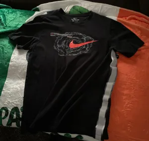 Nike T-shirt thumbnail 1
