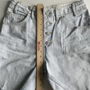 Guess Jeans Vintage Cutoff Denim Shorts USA Made Lightwash 100% Cotton Size 30 thumbnail 7
