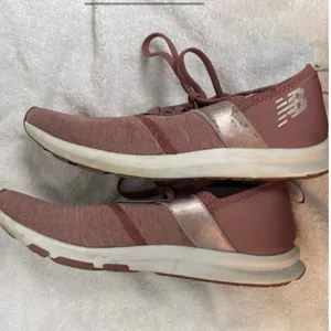 Size 9 new balance shoes thumbnail 5