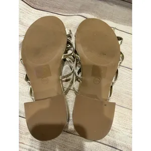 Torrid gold strappy low block-heel sandals feature delicate decorative bows 9WW thumbnail 7