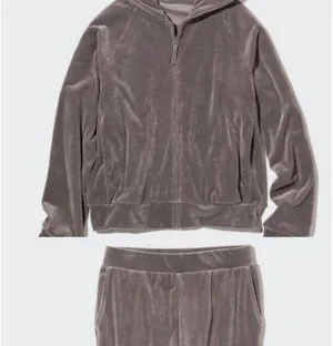 Uniqlo Ultra Stretch Smooth Hoodie thumbnail 1