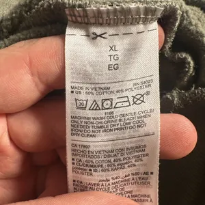 Old Navy Women’s XL Olive Green Just Vibing Graphic Cropped Sweatshirt thumbnail 11
