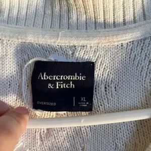abercrombie & fitch cable knit V-Neck oversized sweater vest in xl thumbnail 2