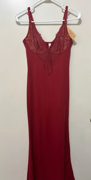 Boutique Popilush Shapewear Lace V Neck Side Slit Slimming Maxi Slip Dress thumbnail 5