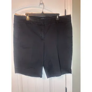 Ann Taylor Devin Fit Bermuda Shorts Womens Size 16 Black Stretch Cotton Blend thumbnail 4