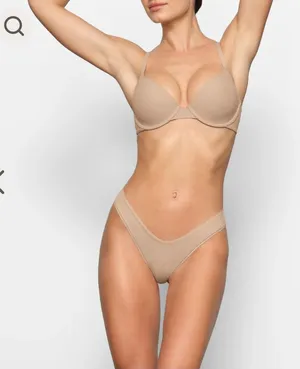 NWT SKIMS Fits Everybody T-Shirt Bra in CLAY Sz 32C‎ thumbnail 1