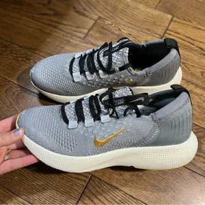 Nike react escape RN flyknit running shoes size 8.5 women’s thumbnail 1