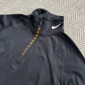 Nike sweatshirt thumbnail 2