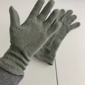 EUC women’s soft knit long foldable medium gray‎ warm winter gloves accessories thumbnail 2