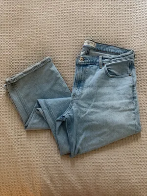 A&F Low Rise Baggy Denim Jeans thumbnail 2
