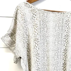Entro Womens M Satiny Short Sleeve‎ Animal Print Top Shirt Taupe Cream Boho thumbnail 6