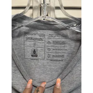 Patagonia Round Neck Short Sleeve TShirt Size Sm Casual‎ Comfy thumbnail 2