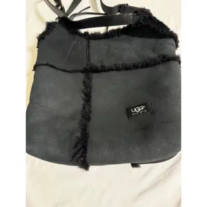 UGG Australia Black Suede Shearling Crossbody Bag Leather Strap Hobo thumbnail 2