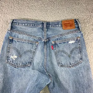 Levi's 501 Original Fit Jeans Women 28x28 Blue Distressed Button Fly Fit 28x27 thumbnail 3