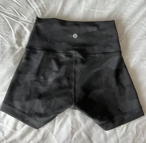 Lululemon Wunder Train High-Rise Short 4” thumbnail 3