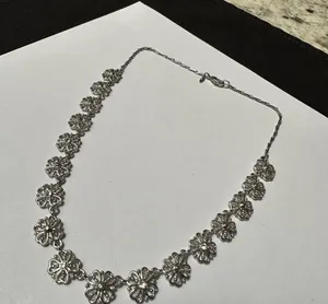 Women’s Pretty Signed Avon Rhinestone Silver Tone Flower Necklace thumbnail 2
