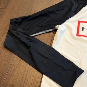 Hunter x Target Black and White Rash Guard Size Small - C16-002 thumbnail 4