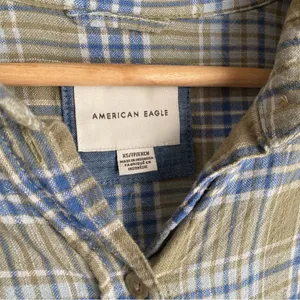 American Eagle Linen Blend Plaid Crop Button Down Shirt thumbnail 4
