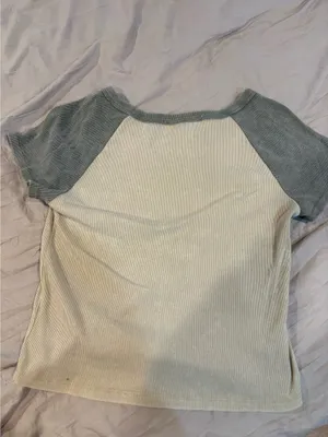 Baby Tee Tan Size M thumbnail 3