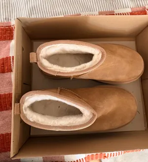 UGG Classic Ultra Mini Platform thumbnail 1