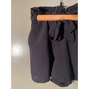 Lush Women's Size XS High Paper Bag Waist Shorts Black Dressy Tie Waist Pockets thumbnail 3