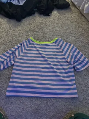 Amazon Striped Cropped Tee Blue Size M thumbnail 3