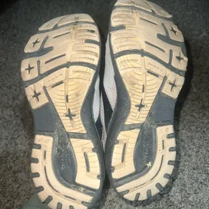 Brooks grey, rose, and Black GTS 22 Running Shoes thumbnail 2