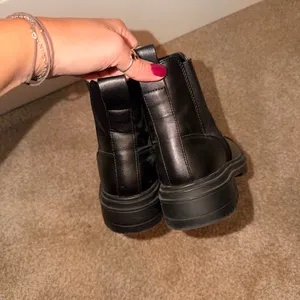 Mini black boots Size 9.5 thumbnail 4