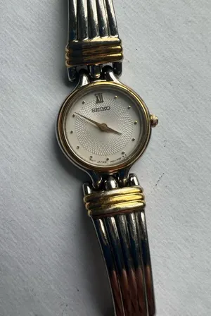 Ladies Seiko Wristwatch Two Tone Gold Tone Bracelet Style Vintage thumbnail 5