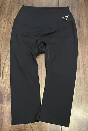 Gymshark Black Cropped Leggings thumbnail 1