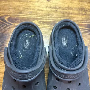 Crocs Black Fur Lined‎ Clogs Size Women 6 thumbnail 8