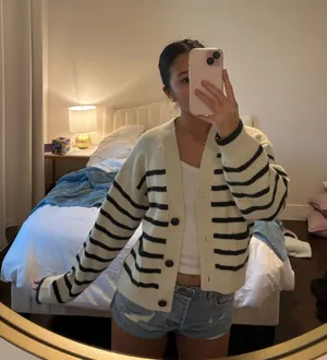 Uniqlo Cardigan  thumbnail 1