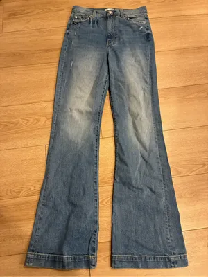 7 for All Mankind Women’s Ultra High Rise Dojo Jean Distressed Size 28 thumbnail 2