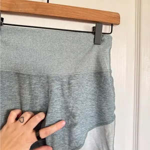 Alo Yoga Sheila Seagrass Heathered Leggings thumbnail 3