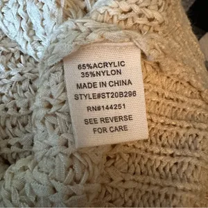 Moon & Madison V neck buttoned cardigan sweater thumbnail 4