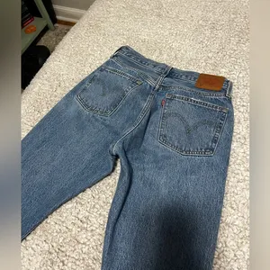 Levi's 501 Original Fit jeans - size 26 x 30, medium wash thumbnail 6