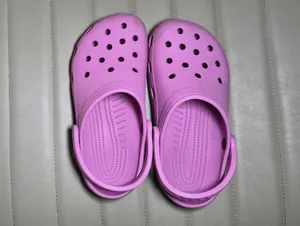 CROCS Womens 7 Clogs in Bright Pink thumbnail 5