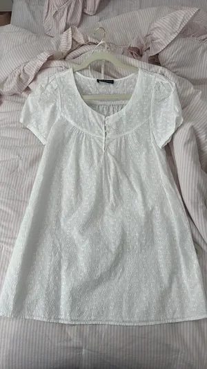 Brandy Melville White Embriodered Flower Dress thumbnail 2