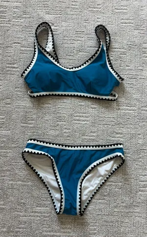 Cupshe Bikini Set blue with white detail thumbnail 1