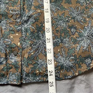 The North Face women’s long sleeve green light weight button up blouse medium thumbnail 4