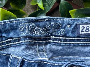 Miss Me Low-Rise Boot Stretch Jeans Signature Rhinestone Women’s Denim 28 thumbnail 5