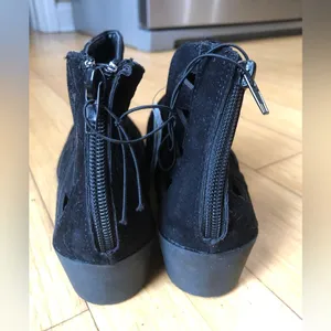 Bobbie Brooks Cut Out Booties Sz 7 Ladies Black NEW NWT thumbnail 5