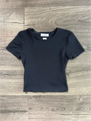 Aritzia Babaton Black T-Shirt thumbnail 2