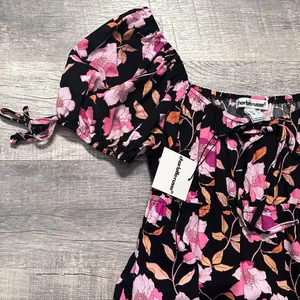 Charlotte Russe Pink Floral Puff Sleeve Black Mini Dress NEW Womens M Ruffle Hem thumbnail 2